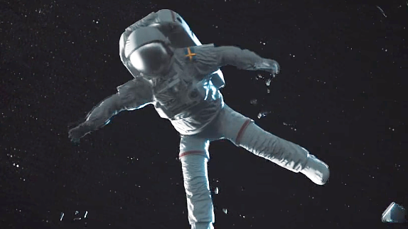 Avicii conquiert les étoiles dans "Without You"