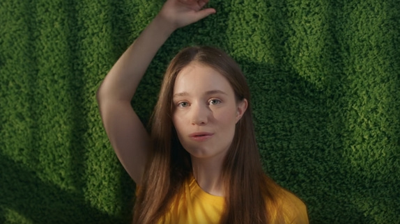 Sigrid sur les pas de Robyn avec "Strangers"
