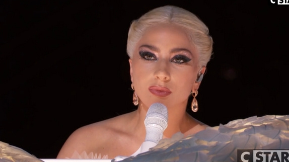 Lady Gaga chante "Joanne" et "Million Reasons"