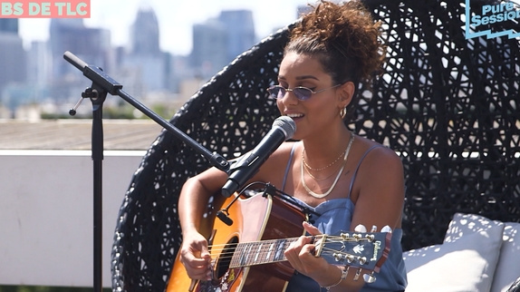 Tal reprend "No Scrubs" de TLC en acoustique