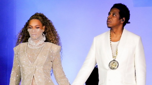 Beyoncé : un fan surgit sur scène !