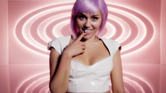 Miley Cyrus réinvente NIN pour "Black Mirror"