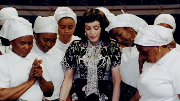 Madonna célèbre le Cap-Vert avec "Batuka"