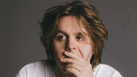 Lewis Capaldi en interview : le succès, Paris...