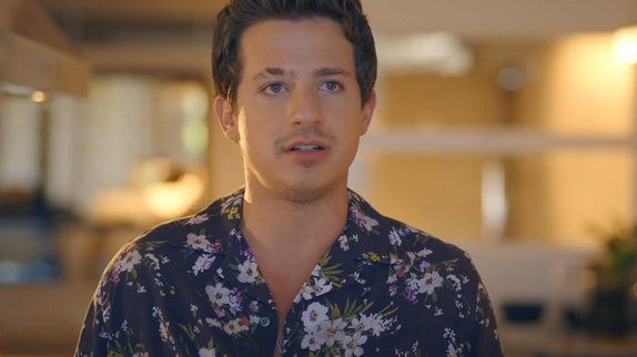 Charlie Puth cherche sa "Girlfriend"