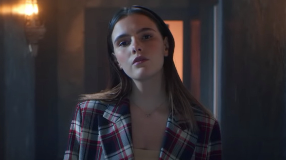 Camille Schneyder, protégée de Vitaa, se lance