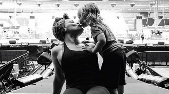 P!nk : une nouvelle chanson et un album live