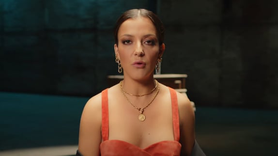 Camille Lellouche à fleur de peau dans "Fumette"