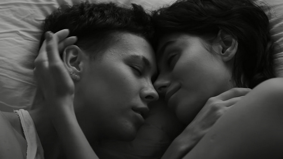 Pascal Obispo célèbre l'amour dans son clip