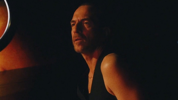 Calogero : le clip de "C'était mieux après"