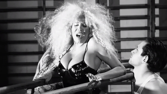 Afida Turner reprend "Etienne"... en anglais !
