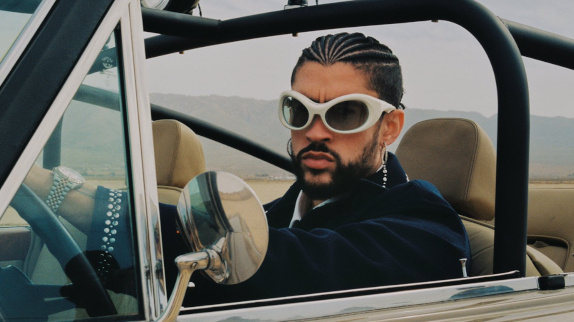 Bad Bunny frappe fort avec "Where She Goes"