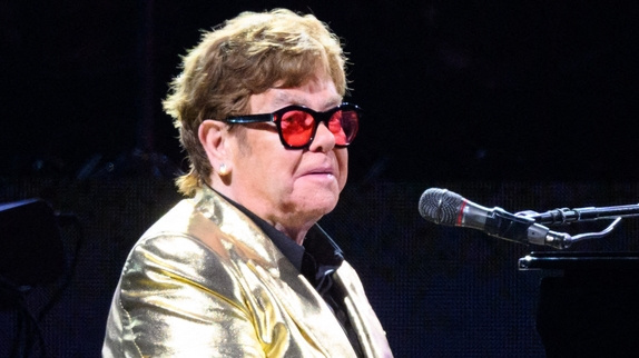 Elton John ému pour son dernier concert anglais
