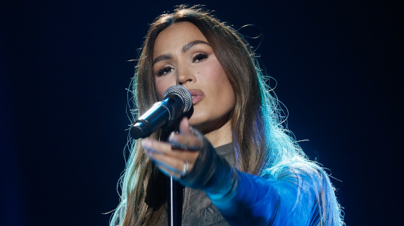 Vitaa touche en plein coeur avec "Promets-moi"