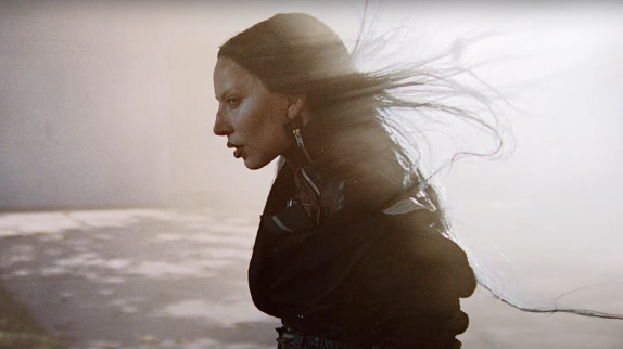 Lady Gaga : le clip dingue de "Disease"