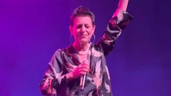 Lio remonte sur scène après le drame