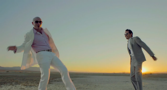 Marc Anthony part dans le désert avec Pitbull