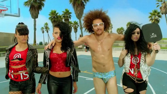 LMFAO en slip pour le clip "Sexy And I Know It"