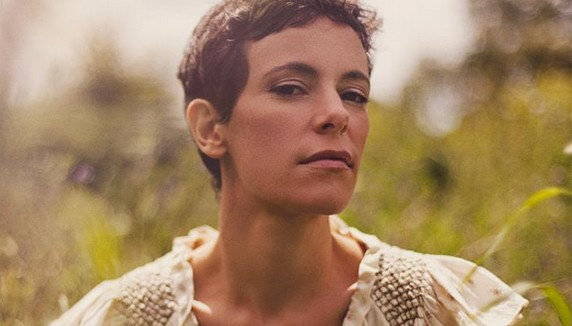 Emily Loizeau : plongez-vous dans son univers !