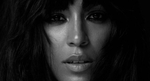 Loreen excelle sur "Paper Light" : écoutez !