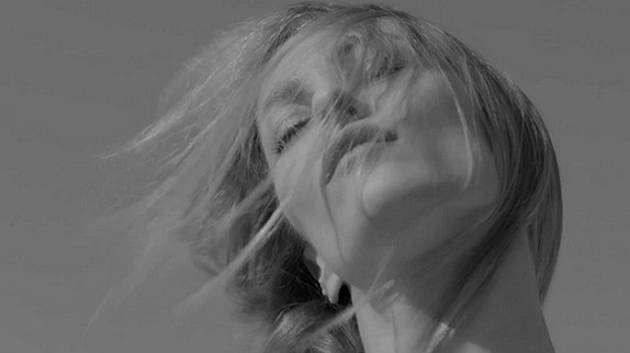 Vanessa Paradis : son nouveau clip chorégraphié