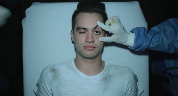 Panic! At The Disco brisé dans "This Is Gospel"