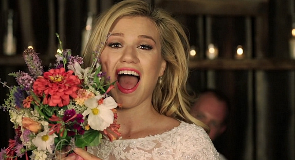 K. Clarkson : mariage pour tous dans "Tie It Up"