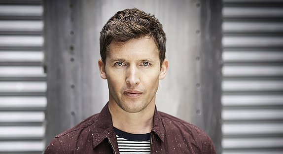 James Blunt : "Ce qui passe en radio ? Affreux !"