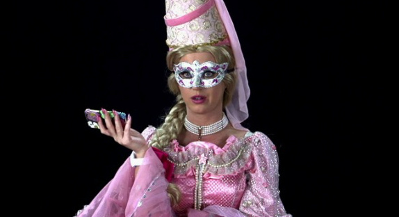 Katy Perry se déguise pour son "Birthday" !