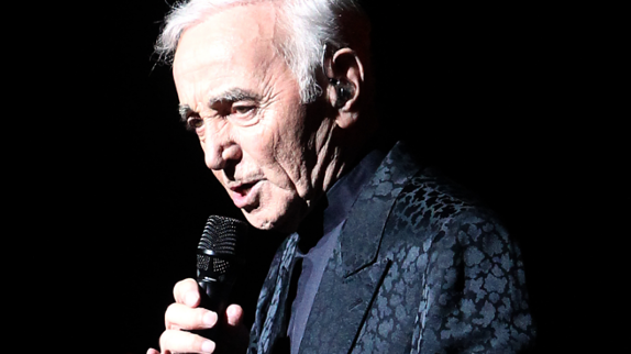 Charles Aznavour, hospitalisé, annule un concert