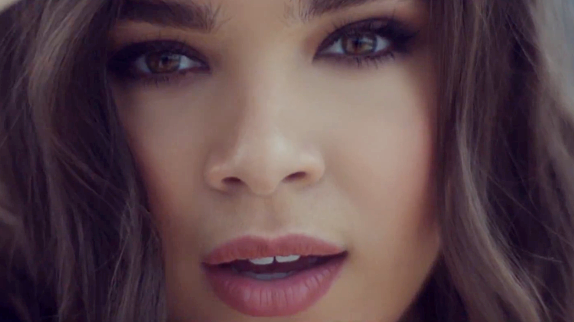 "Love Myself" : Hailee Steinfeld s'éclate à New York