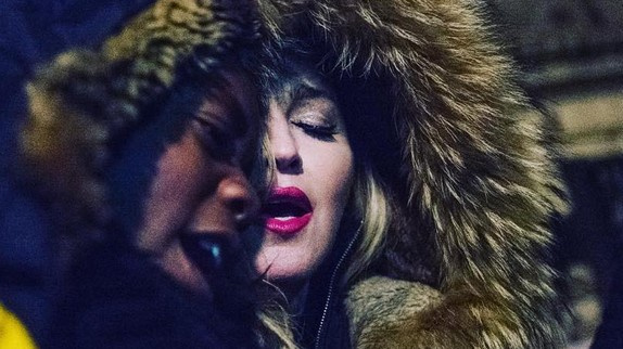 Madonna : hommage aux victimes des attentats