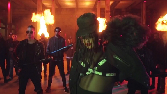 Eva Simons enchaîne avec "Bludfire" : le clip