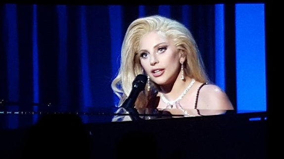 Lady Gaga : standing ovation aux PGA Awards !