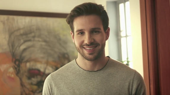 Damien Lauretta se lance avec "Fall In Love"