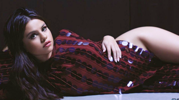 Selena Gomez choisit "Kill Em With Kindness"