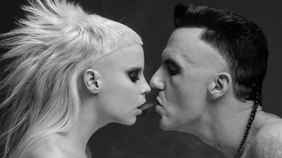 Die Antwoord sort la mixtape "Suck on This"