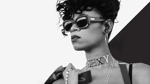 AlunaGeorge brûle de sensualité sur "Mediator"