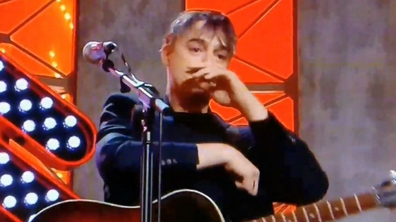 Pete Doherty s'est-il drogué en direct sur TMC ?