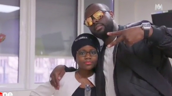 Maître Gims rend visite à une fan malade