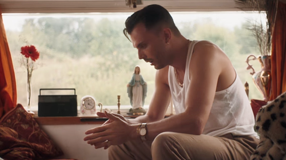 Hurts en deuil dans "Ready to Go"