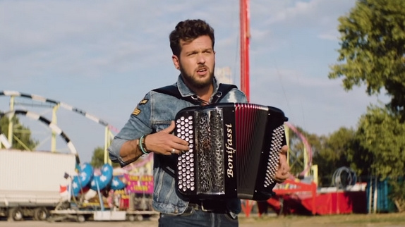 Claudio Capéo enchaîne avec "Dis-le moi"