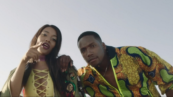 Dany Synthé danse pour "Too Good to You"