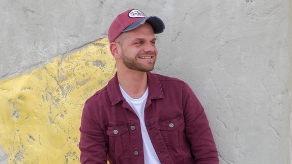 Keen'V en interview : le succès, les Enfoirés...