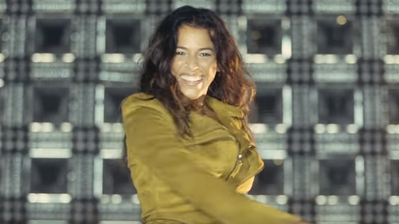 Nâdiya de retour avec "Unity"