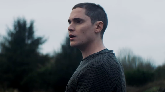 Her abolit les frontières avec "Neighborhood"