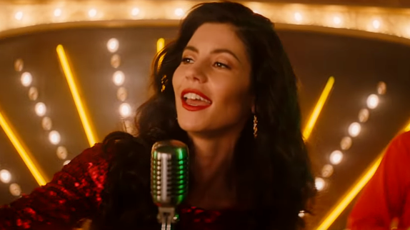 Clean Bandit, Marina et Luis Fonsi chantent "Baby"