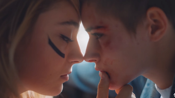 Hyphen Hyphen : le clip LGBT "Mama Sorry"