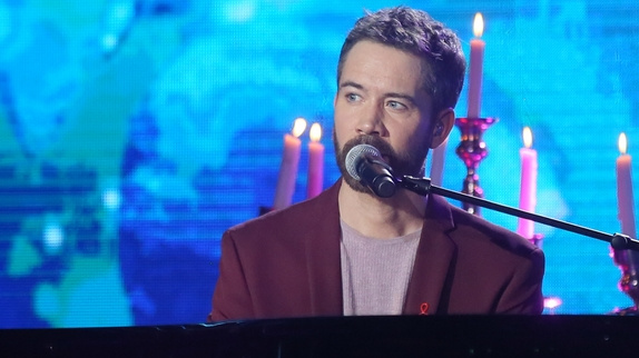 Emmanuel Moire dévoile "La femme au milieu"