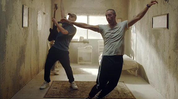 Coldplay autour du monde pour le clip "Orphans"